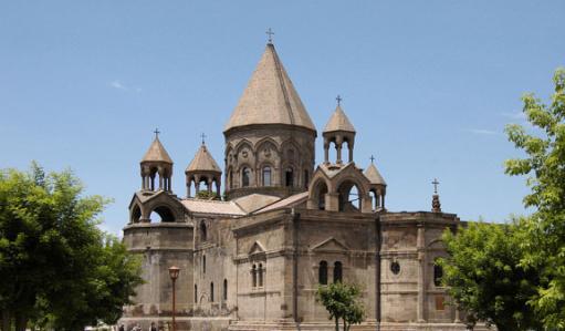 Փաշինյանի թրի տակով անցած եպիսկոպոսներից մի քանիսը «զադնի» են դրել․ «Իրավունք»