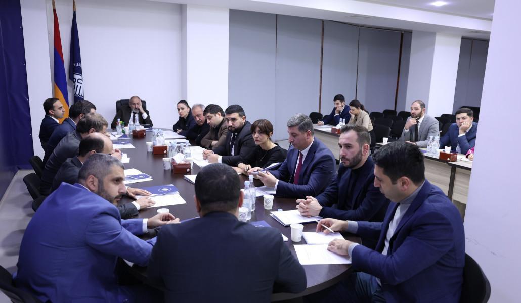 Ինչպես են մի գիշերում «անկախ» դառնում. «Փաստ»