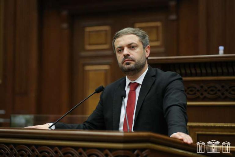 Գևորգ Պապոյանը հանդիպել է ջերմոցատերերին, խեղճացած ասել է, որ այս պահին դա հնարավոր չէ. «Հրապարակ»