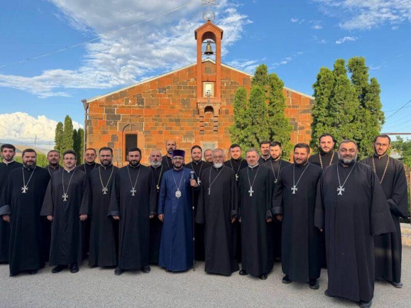 «Մենք Աստծու գործակիցներն ենք». Մասյացոտնի թեմի առաջնորդի պատգամը քահանաներին