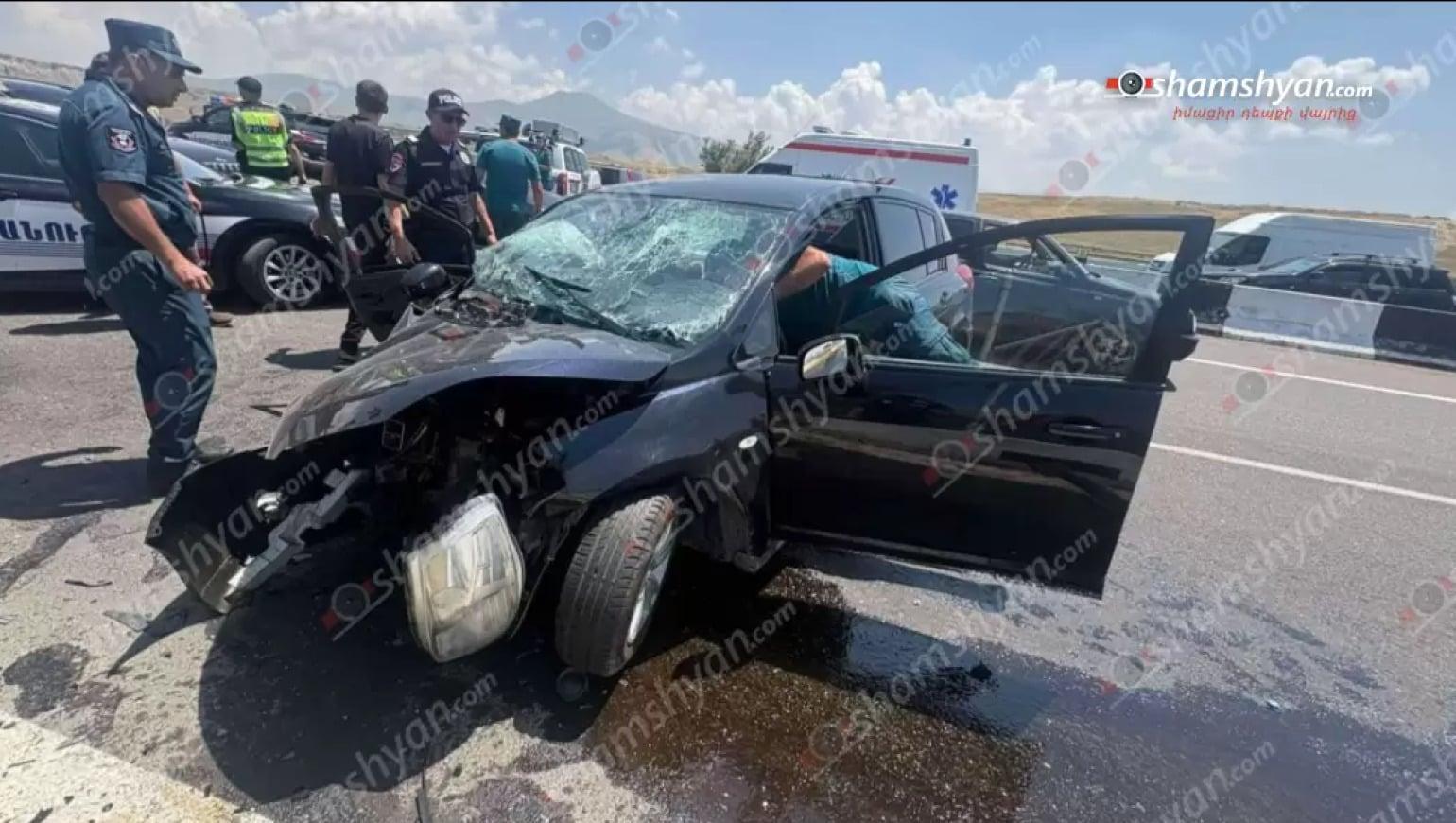 Կոտայքի մարզում 30-ամյա վարորդը «Nissan Tiida»-ով բախվել է կամրջի երկաթբետոնե արգելապատնեշներին․ կան վիրավnրներ