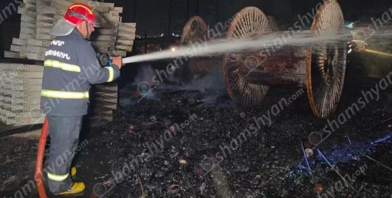 Արտակարգ դեպք՝ Երևանի ՋԷԿ-ում. արագիլը դիպչել է էլեկտրալարերին, ինչից կրակ է բռնկվել