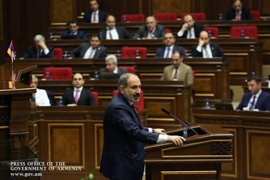«Տղանե՛ր և աղջիկնե՛ր, հայոց պատմությունը չի սկսվում 2018-ից, և Հայաստանի ձեռքբերումները չեն դառնում ավելի փոքր միայն այն պատճառով, որ այսօր ինչ-որ մեկը որոշել է դրանք փոքր ներկայացնել». Արմեն Հովասափյան