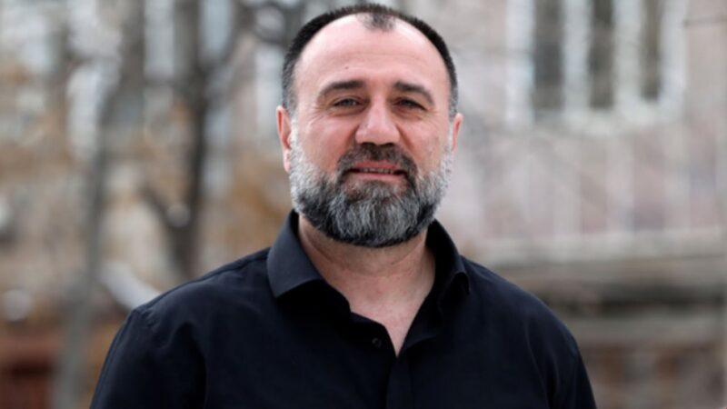 Սիրիր քո պետությունն ու հաղթանակները անգին, Մասիսը ինքնությունդ է, Արագածն էլ քո հոգին. Մխիթարյան