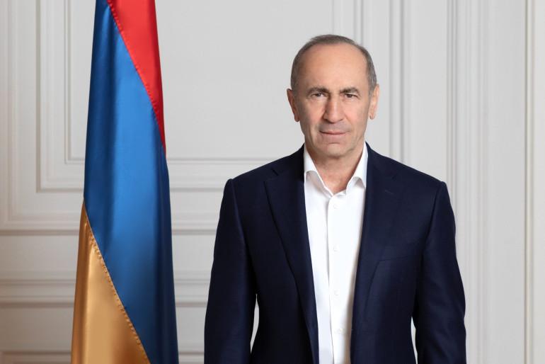 Ուզում եմ հույս հայտնել, որ մենք, որպես ժողովուրդ ու որպես հասարակություն, կսթափվենք, կվերագտնենք մեր ճշմարիտ ճանապարհը ու կվերանվաճենք մեր ինքնիշխանությունը, մեր Անկախությունը․ Քոչարյան