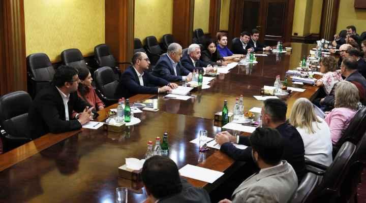 ԵԺԿ պատվիրակության խնդրանքով Սերժ Սարգսյանը ներկայացրել է նաև ՀՀԿ դիրքորոշումը Հայաստանի արտաքին քաղաքական և անվտանգային խնդիրների վերաբերյալ