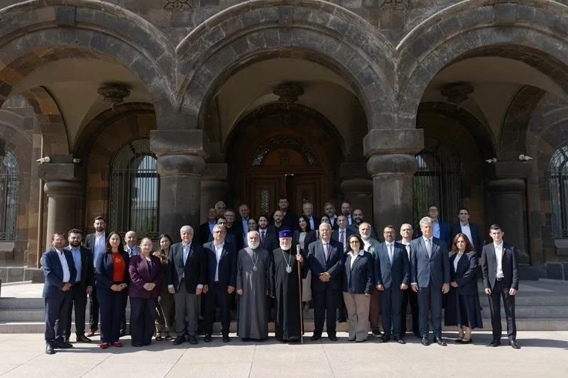 Համազգային մարտահրավերներն ու Եկեղեցու դեմ արշավը․ քննարկում Մայր Աթոռ Սուրբ Էջմիածնում