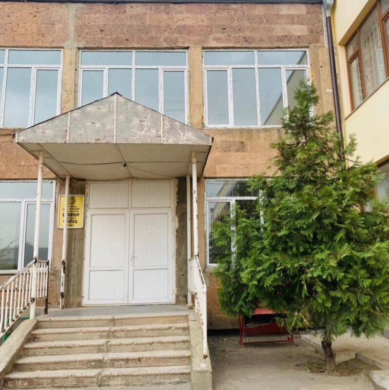 Երասխի դպրոցում հայրը ներխուժել է դասասենյակ ու սկսել ծեծել աղջկան. «Հրապարակ»