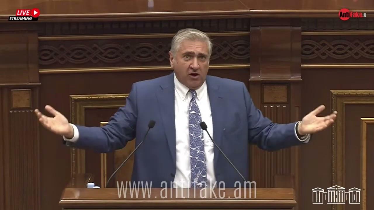Պարո՛ն Հովակիմյան, գետինը չե՞ք մտնում, ո՞նց եք շարունակում պաշտոնավարել, երբ ձեզնից բոլորը դժգոհ են